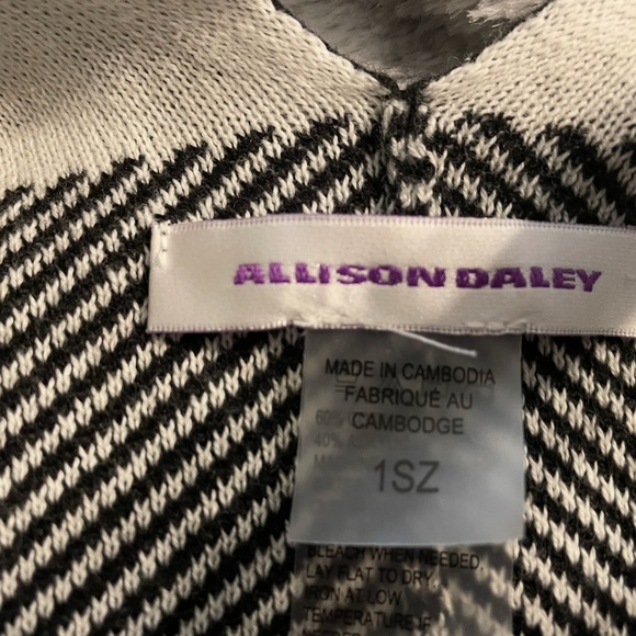 ALLISON DALEY, PONCHO WRAP, size M-L - Picture 3 of 5